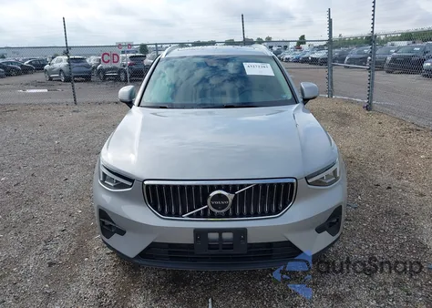 2023 Volvo Xc40 B5 Plus Bright Theme из США, поврежденный, VIN YV4L12UN9P2075643